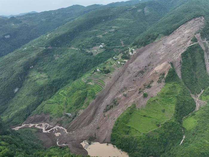 航拍贵州大方县果瓦乡山体滑坡现场