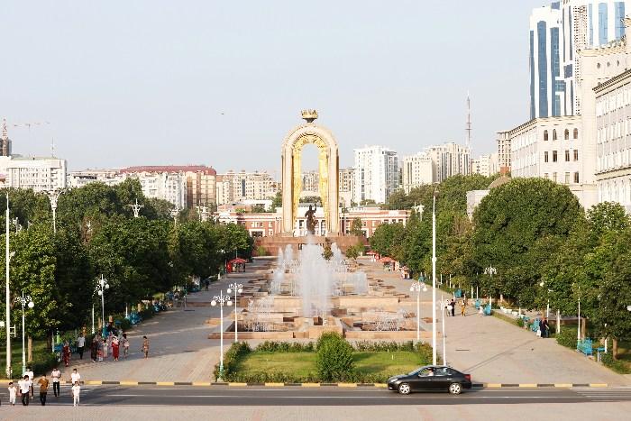 杜尚别掠影
